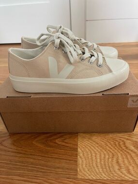 Brand New Veja Wata ii Women's Low-Top Suede Sneakers | Size 6